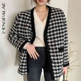 Korean Winter Women's Jacket V-neck Single Breasted Thick Black And White Plaid Long Sleeve Woolen Coat ZC136 210427