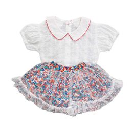 Set di abbigliamento per bambini 2 pezzi per ragazze Gonna a fiori + camicetta di pizzo bianco Pantaloncini estivi Ins Fashion Outfit 4Yrs 210529