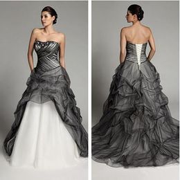 New White and Black Wedding Dresses Sweetheart Sleeveless Applique Beaded Ruffles Sweep Train Tulle Princess Wedding Gowns