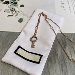 Strassschlüsselbrief Halskette mit Box exquisite elegante Charm Schmuck Geburtstag Festival Geschenk für Liebhaber Halskette