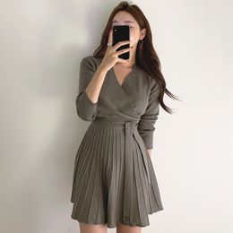 autumn knitted dress female temperament V-neck waist tie mid-length bottoming sweater skirt 210520