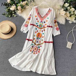 Neploe Women Vintage Floral Embroidered Long Dress V-Neck Ruffles Linen Boho Lantern Sleeved Pleated Beach Dresses Fashion Robe 210423