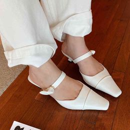 Fashion Women Slippers Slip On Hollow Slides Mules Shoes Pointed Toe Slippers Thin Low Heels Slides Gladiator Mules Shoes Black 210513