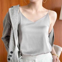 Korean Silk Women Tops Woman V-neck Satin Blouses Sleeveless Blouse Ladies Plus Size Blusas Femininas Elegante XXL 210427