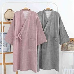 Japanese Style Samurai Men Sleepwear Kimono Yukata Bathrobe Pyjamas Breathable Comfy Lounge V-neck Loose Long Nightgown 210901