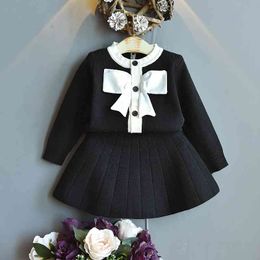 Baby Girl Clothes Set Winter Fashionable Bow Button Sweater Top With Short Skirt Two-Piece Warm Suit 210515
