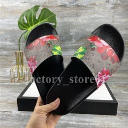 Pantofole da donna per uomo Sandali estivi Scuffs Beach Slides Pantofole casual Ladies Comfort Bagno Scarpe da casa Comfort Pattern Bee Tiger Snake