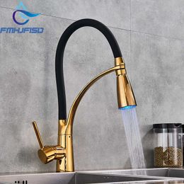 360 Swivel Kitchen Faucets Pull Out LED Sprayer Mixer Water Vessel Sink Faucets Cold and Water Taps 210724