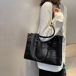 2021 Retrieve New Fashion Ladi Simple Casual Retro Stone Pattern Dead Shoulder Bag and Armour Large Capacity Women's Handbag