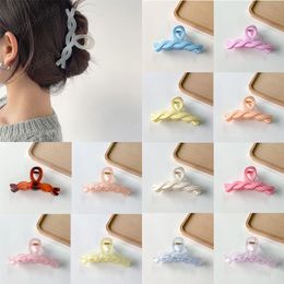 Jelly Colour Hair Claw Clamps Irregular Twisted Transparent Scrub Hair Clip Geometric Frosted Barrettes Hairpin Simple Hair Accessories