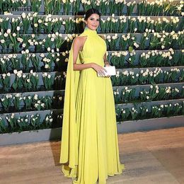Dubai Formella kvinnor Elegant Chiffon Ruched High Neck Cape Yellow Evening Dress 2021 Vestido Longo Festa