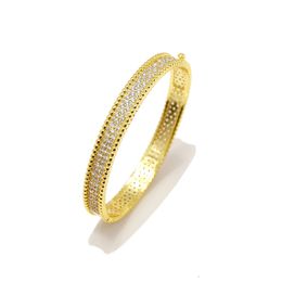 2021 womens luxury silver bangle designer cute couple bracelets magnetic wedding party brass gold toggle clasps bezel setting hand bangles wrist cuff
