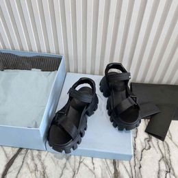 Deslizadores Triângulo Bandagem Luxuoso Designer Mulheres Sandálias de Cristal Bezerro Couro Clássico Quilted Platform Sapatos Casuais 35-41