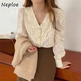 Korean Court Style Elegant Blouse Women V Neck Lace Patchwork Ol Teperament Blusas Hook Flower Long Sleeve Shirt Femme 210422