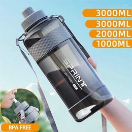 Shoulder Strap Sport Water Bottle BPA Free Drinking with Straw 1L 2L Plastic for 211122