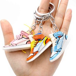 Mini Hollow 3D Sneakers Modello Portachiavi Cartoon Anime Joint Scarpe da basket creative Souvenir Ciondolo Zaino per auto Portachiavi