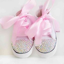 Dollbling Strass Babyschuhe bling weiße Spitze Baby Mädchen kristallisierte Schuhe Kleinkind Prewalker süß 0-18 Monate 210326