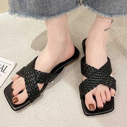 Rimocy Fashion Cross Strap Woven Slippers Women Summer PU Leather Square Toes Outside Sandals Ladies Solid Beach Sliders 210528