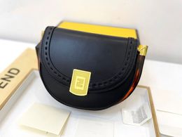 2021 Spring and autumn new women's girls single shoulder bag street crossbody saddle shopping wallet fashion classic real leather