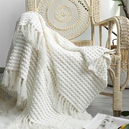 Snow White Knitted Blanket Hand-Knit Sofa Air Conditioning s Leisure Shawl Bed Cover Tassel Weighted Travel Decor 211122