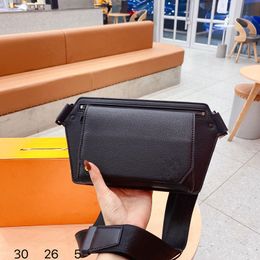 Designer Black leather bag Unisex style Handbag Walle fashion Shoulder Bags Ladies High Quality Letter Messenger pocket Waist purse