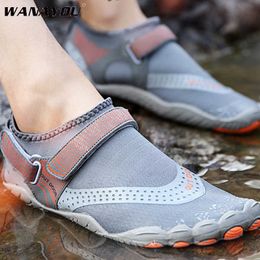 WANAYOU Men's Light Beach Aqua Shoes Quick-Drying Swimming Barefoot Upstream Surfing Slippers Anti-slip Hiking Climbing Sneaker Y0714