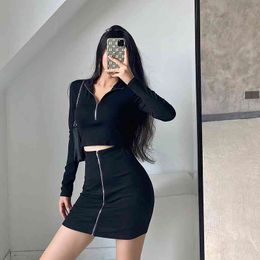 WOMENGAGA Sexy Tight Long Sleeve Zipper Short Navel T-shirt High Waist + Slim Hip Wrap Mini Skirt Two-piece Set MHUJ 210603