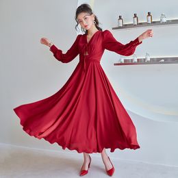 EWQ Women Red Hollow Out Chiffon Long Pleated Dress V-neck Puff Sleeve Loose Fit Fashion Spring Summer 2F0603 210510