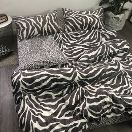Zebra-Stripe Four Piece-Suit Bedding Set 1.8 M1.5 Bedding Single Student Dormitory Leopard Print Three-Piece Set 004 210319