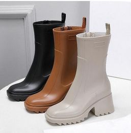 Bota de cano curto feminina PVC Betty Rain boots impermeáveis botas com zíper Senhoras Meninas Cabeça quadrada Bota alta meia de mohair de inverno Martin Boots