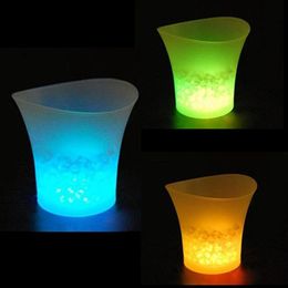 Buz Kovaları ve Soğutucular Renkli 5L Su Geçirmez Plastik LED Kova Renk Barları Gece Kulüpleri Işık Up Şampanya Bira Gece Parti