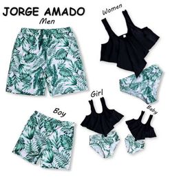 Summer Family Matching 5-pcs Sets Swimwear Floral Mom Dad Baby Boys Girl Clothes E7 210610