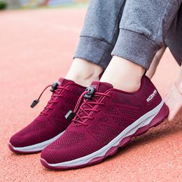 2021 Projektant Buty do biegania dla kobiet Rose Red Moda Damskie Trenerzy Wysokiej Jakości Sporty Outdoor Sneakers Rozmiar 36-41 WP