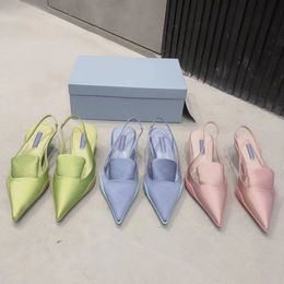 2021 borsa primavera sandali a punta con tacco alto, colorato, decorazione con stemma a triangolo, classico della moda, fodera in pelle di pecora, materiale satinato, essenziale sexy