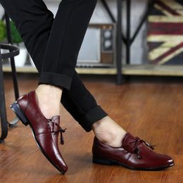 Scarpe eleganti da uomo Mocassini alla moda Designer di lusso Scarpe da ginnastica piatte sportive da uomo in pelle nera marrone rossa