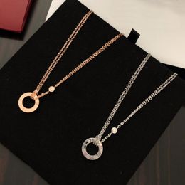 diamanti serie amore produttori grossista collane con ciondolo di lusso design di marca alta qualità popolare per feste stile classico dorato 18k gioielli per coppie