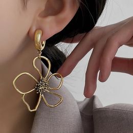 Dangle & Chandelier Vintage Gold Color Hollow Flowers Big Drop Dangle Earrings for Women Retro Geometric Floral Metal Earrings Jewelry Gift