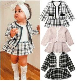 1-6 yaşında qulity Malzeme Tasarımcısı için bebek kız kıyafetleri iki parça elbise ve ceket beatufil moda yürümeye başlayan kızlar kıyafeti kıyafet