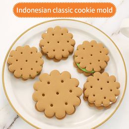 3D Plastic Classic Biscuit Mould 3 Piece Set Stereo Pressing Birthday Antique Kitchen Cake Cookie Stamp Mould