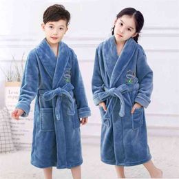 Fashionable Flannel Bathrobes for Children Girls Soft Teenage Boys Sleepwear Cartoon Bear Print Pyjamas Coral Velvet Bathgrowns 210901