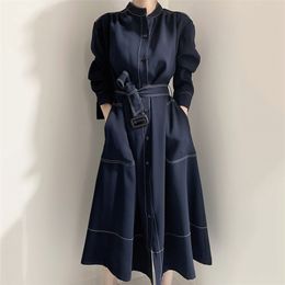 [EWQ] Spring New Women Simple Stand-up Collar Long Sleeve Single-breasted Loose Sashes Casual Loose Ladies Navy Blue Dress 210423