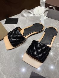 2021 primavera ed estate Pantofole serie Lingge pantofole in pelle da donna comode design di alta qualità taglia 35-40