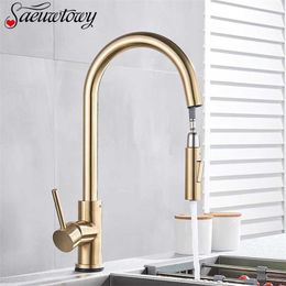 Brushed Gold Kitchen Faucet Pull Out Kitchen Sink Faucet Single Handle Faucet 360 Rotatble Kitchen Tap Cold Mixer Crane 211108