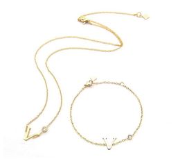 Europe America Fashion Jewellery Sets Lady Womens Gold/Silver-color Metal V Initials With Single Diamond Chain Necklace Bracelet Q93655 Q95595