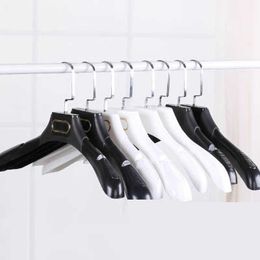 Non-slip Plastic Hangers for Clothes 10pcs White/black Closet Clothing Store Adult Wide Shoulder Drying Rack Clothes Organiser 210702