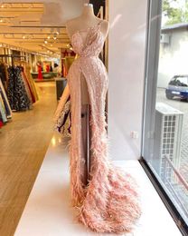 Luxury Feather Mermaid Prom Dresses Sexy High Slit One Shoulder Beaded Soft Pink African Women Formal Evening Gowns