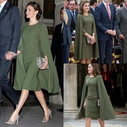 Olive Short Mother Of The Bride Dresses with Cape Knee Length Sheath Wedding Party Celebrity Formal Gowns Mothers Evening Dress vestidos robe