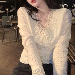 Casual Lace V-Neck Blouse Women 2021 Spring Long Sleeve Party Sexy Base Shirt Female Korea Style Elegant Office Lady Slim Tops 210317