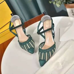 Дизайнерские женские сандалии, выдолбленные кружева электрические вышивки заостренные кожаные сексуальные моды высокие каблуки свадебные туфли 8 см 35-41