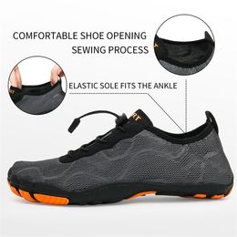 Quick Dry Mens Aqua Shoes Breathable Grey Barefoot Beach Light Upstream Soft Hiking River Sea Water Sneakers Y0714